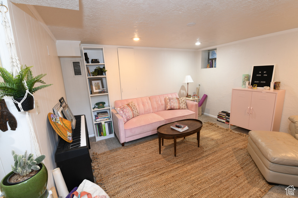 Living area featuring carpet floors, crown molding, and recessed lighting