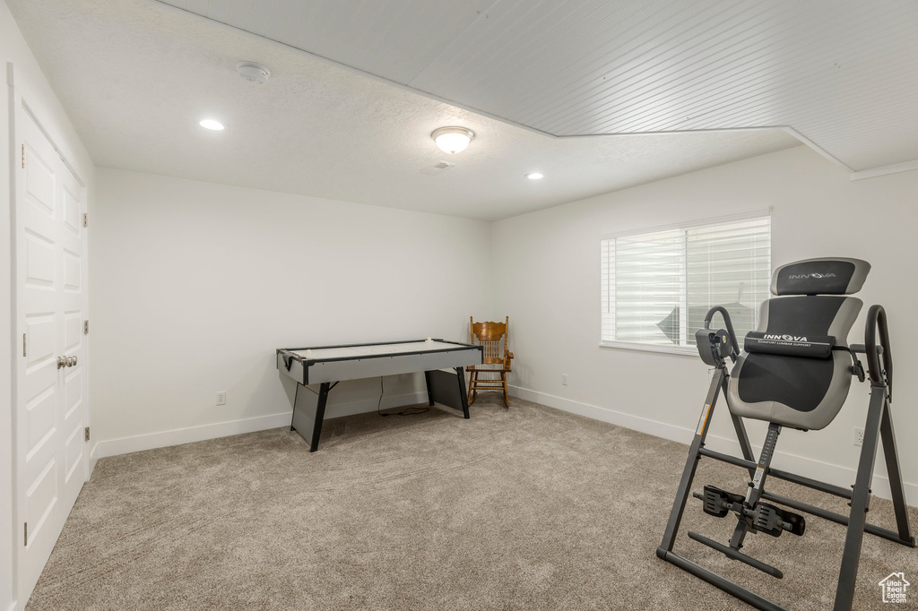 Exercise room featuring carpet flooring, baseboards, and recessed lighting