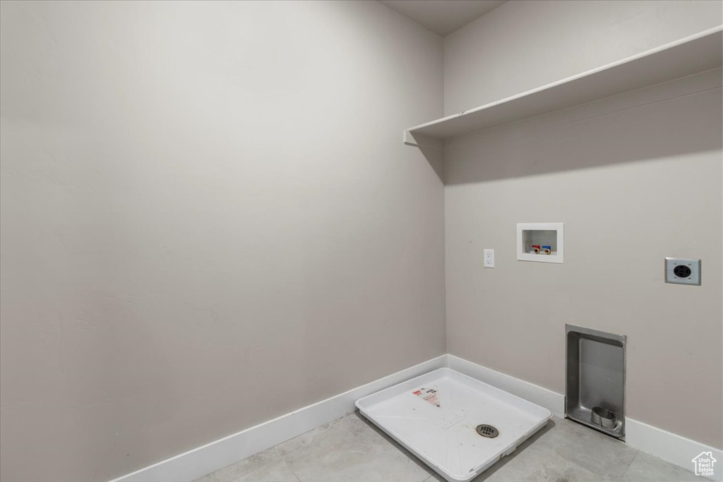 Laundry room with washer hookup, electric dryer hookup, and baseboards