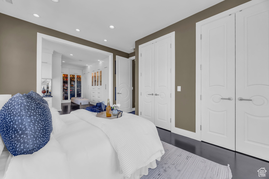 Bedroom featuring recessed lighting, a closet, and baseboards