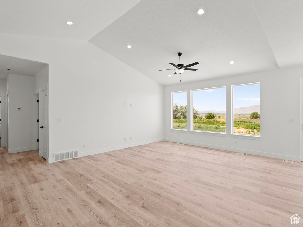 Unfurnished room with ceiling fan, vaulted ceiling, light wood-type flooring, and recessed lighting
