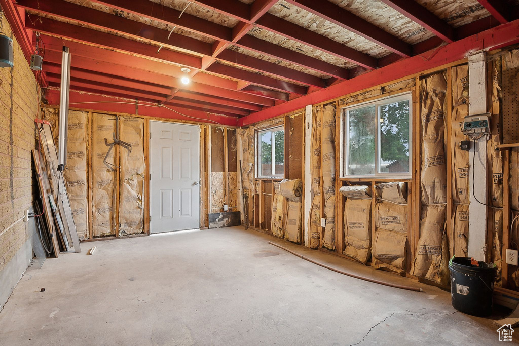 Miscellaneous room with concrete floors