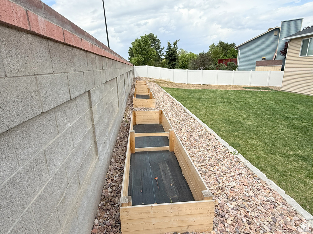 View of yard with a vegetable garden