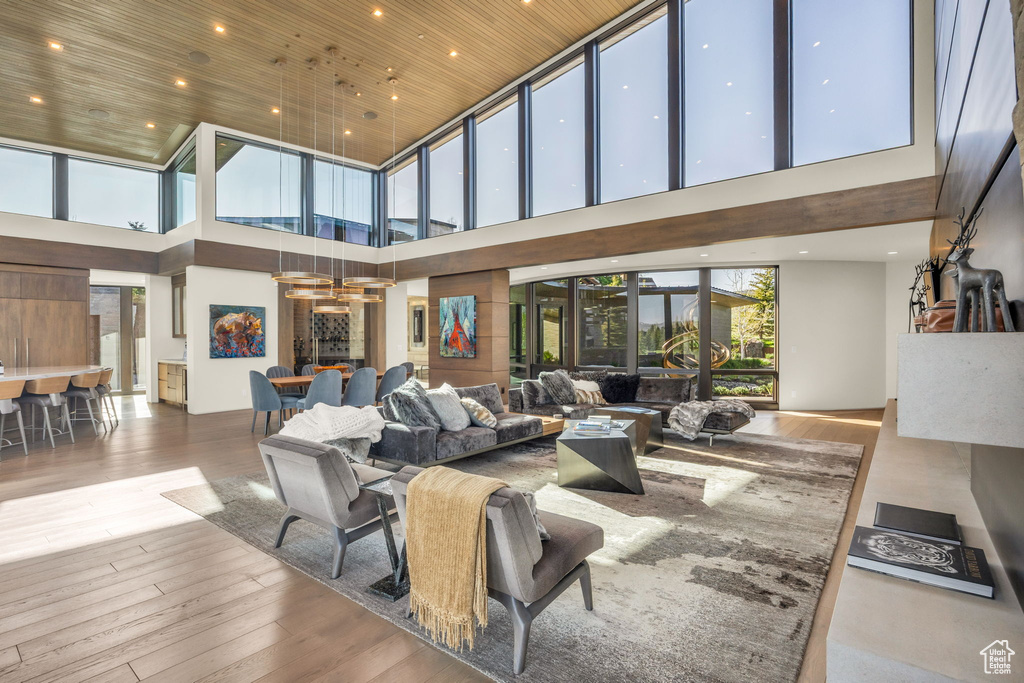 Building lobby with a high ceiling and recessed lighting