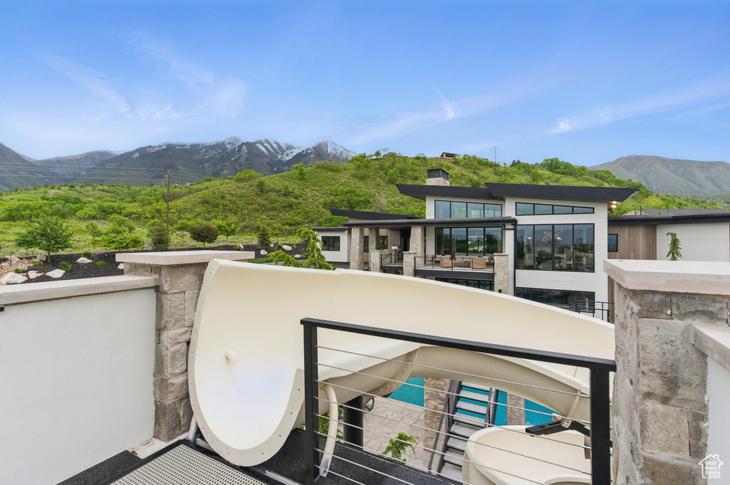 Balcony featuring a mountain view
