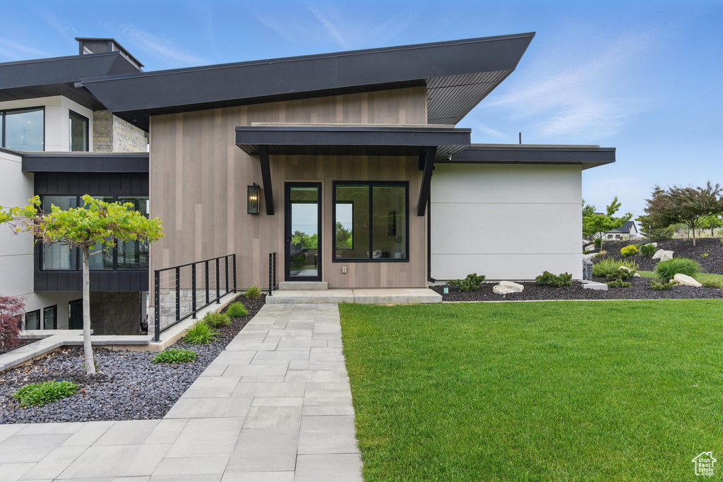 Property entrance with a lawn