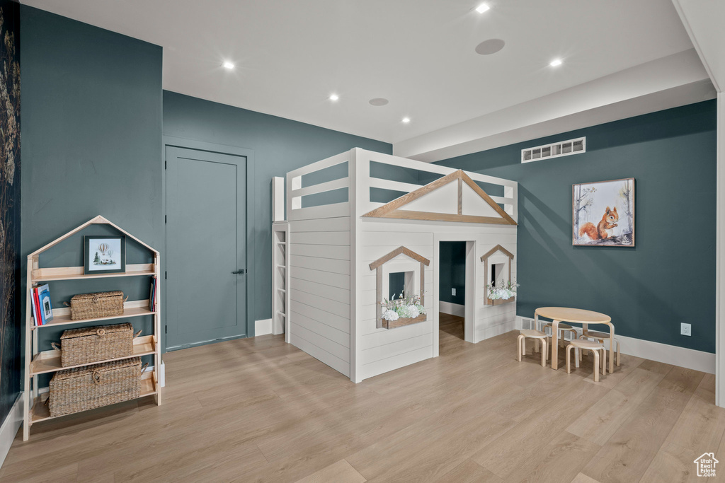 Living room featuring wood finished floors, recessed lighting, and baseboards