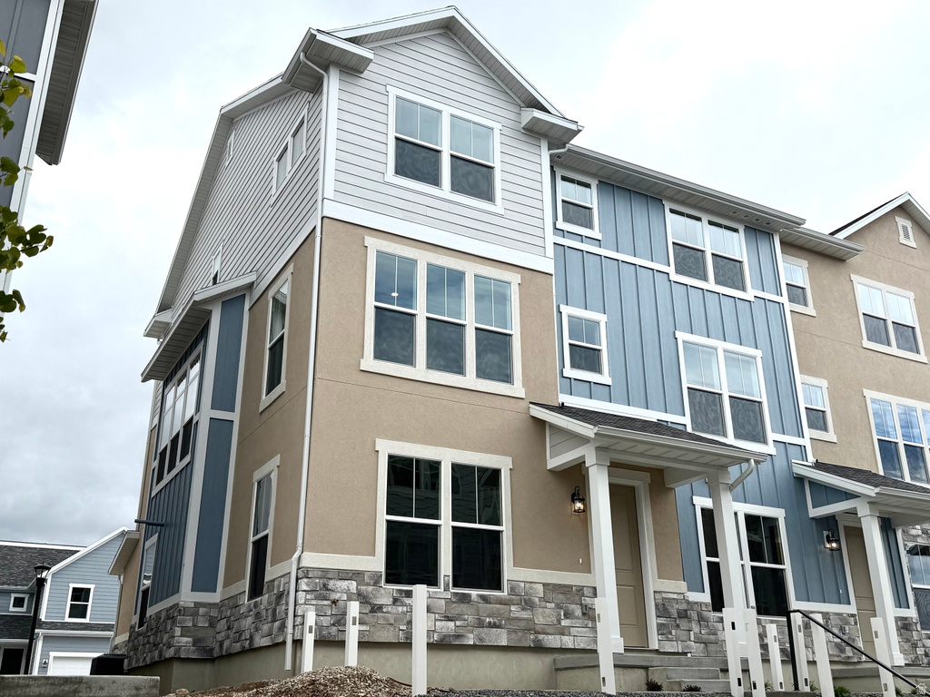 8268 W JOSHUA TREE LN Magna, UT 84044