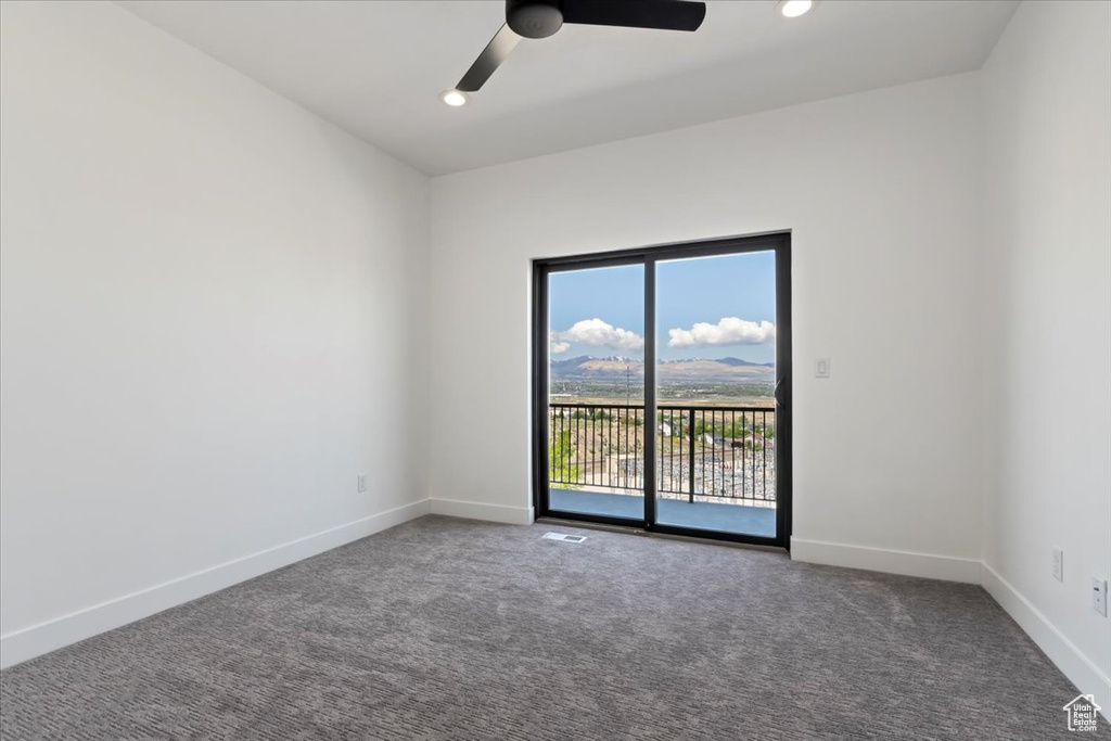 Empty room featuring a ceiling fan, carpet floors, baseboards, and recessed lighting