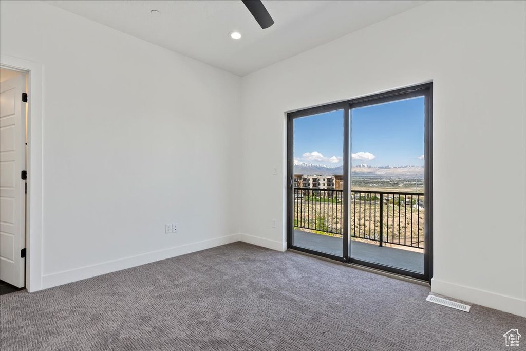 Carpeted spare room with ceiling fan, baseboards, and recessed lighting