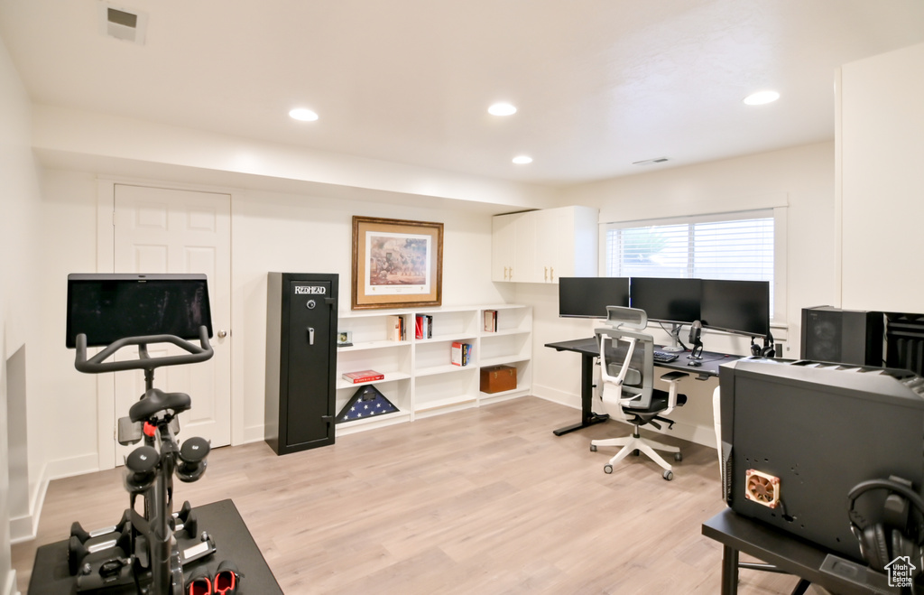 Home office featuring light wood-style floors, recessed lighting, and baseboards