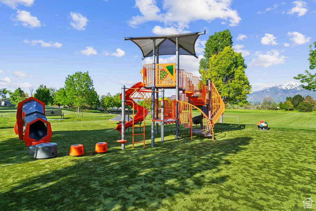 Community play area featuring a yard and a mountain view