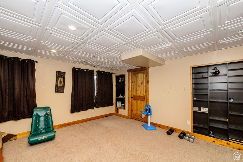 Exercise room featuring baseboards, carpet flooring, an ornate ceiling, and recessed lighting