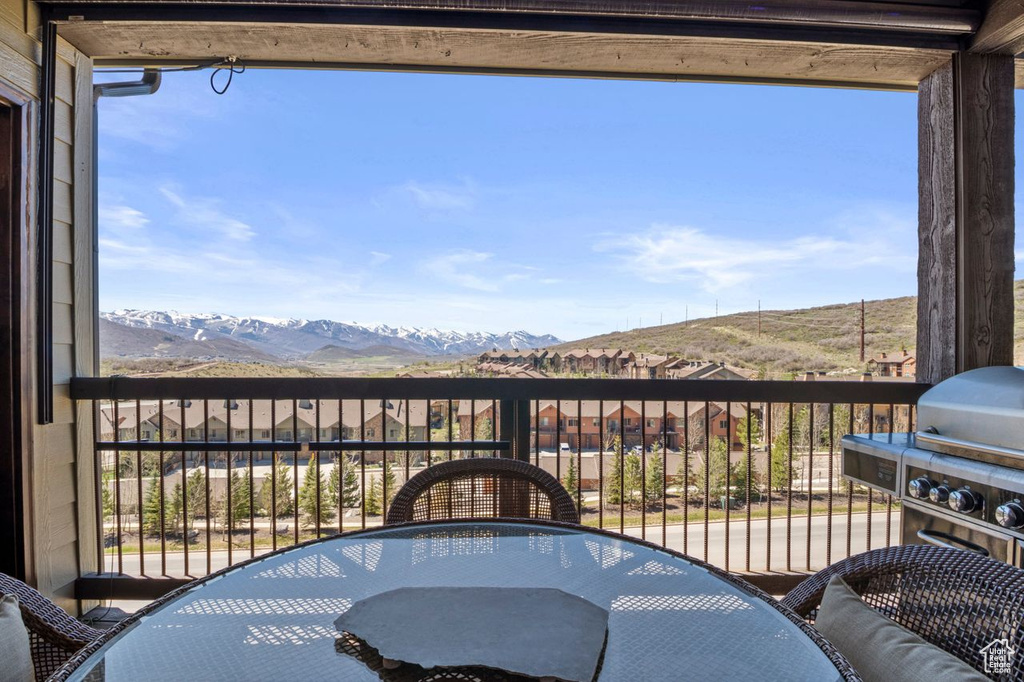 Balcony featuring a mountain view and outdoor dining area