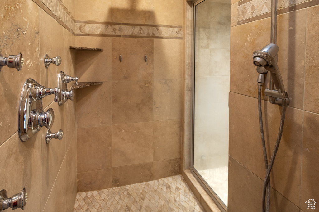 Full bath featuring a tile shower