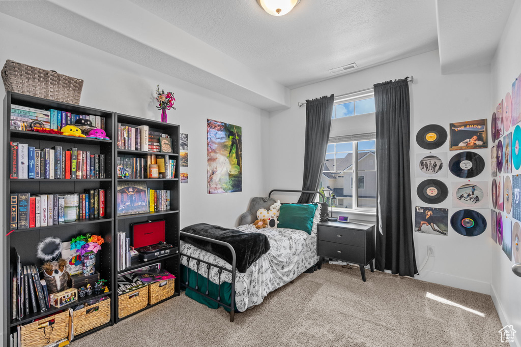 Bedroom with carpet