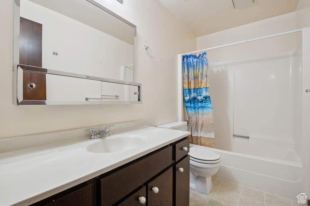 Full bath with toilet, vanity, and shower / bathtub combination with curtain