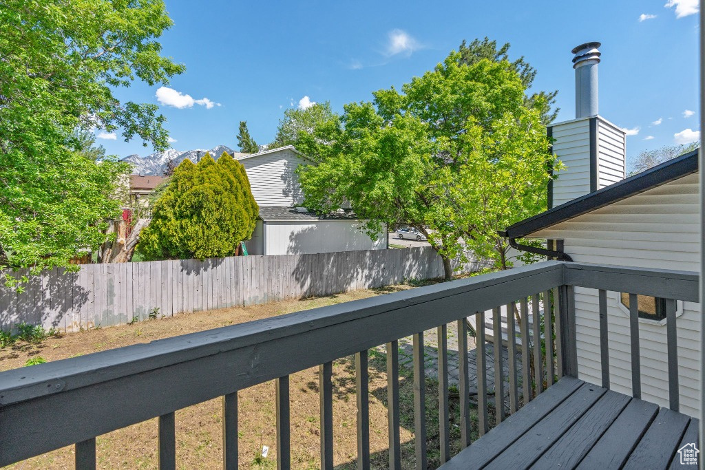 Deck with fence