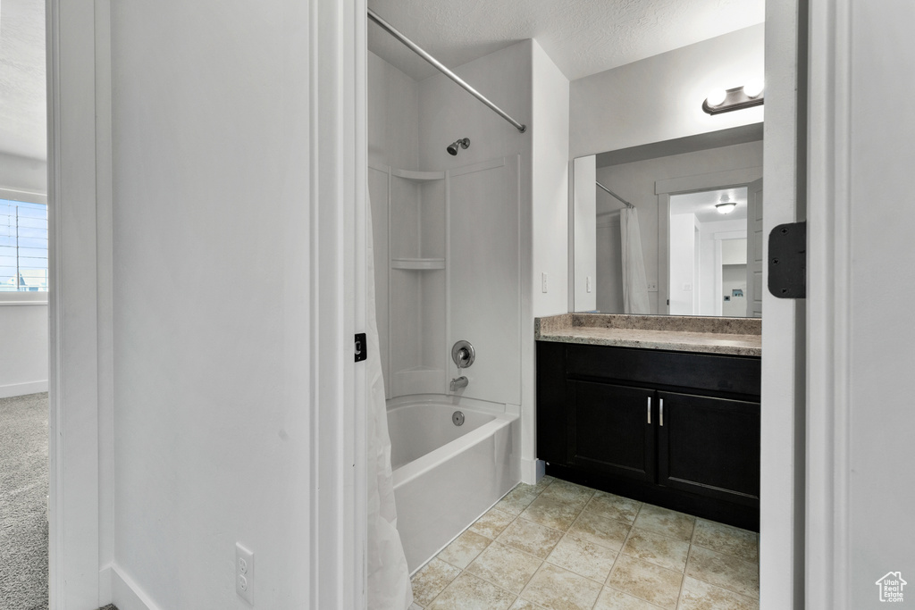 Full bath with shower / washtub combination and vanity