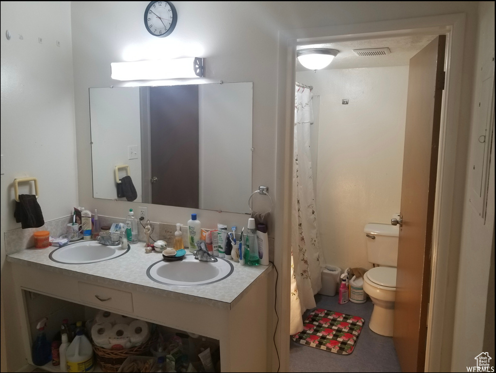 Bathroom with toilet and double vanity