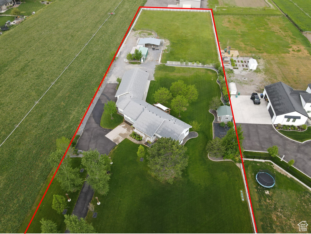 Aerial view of property\\\\\\\'s location with property parcel outlined