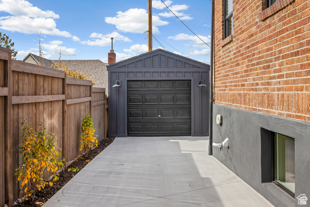 Detached garage with driveway and fence