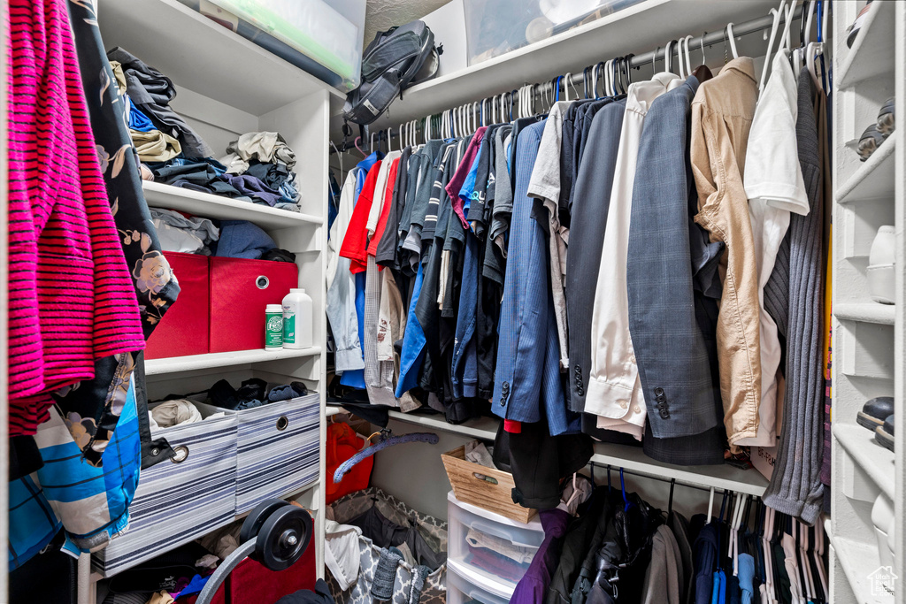 View of walk in closet