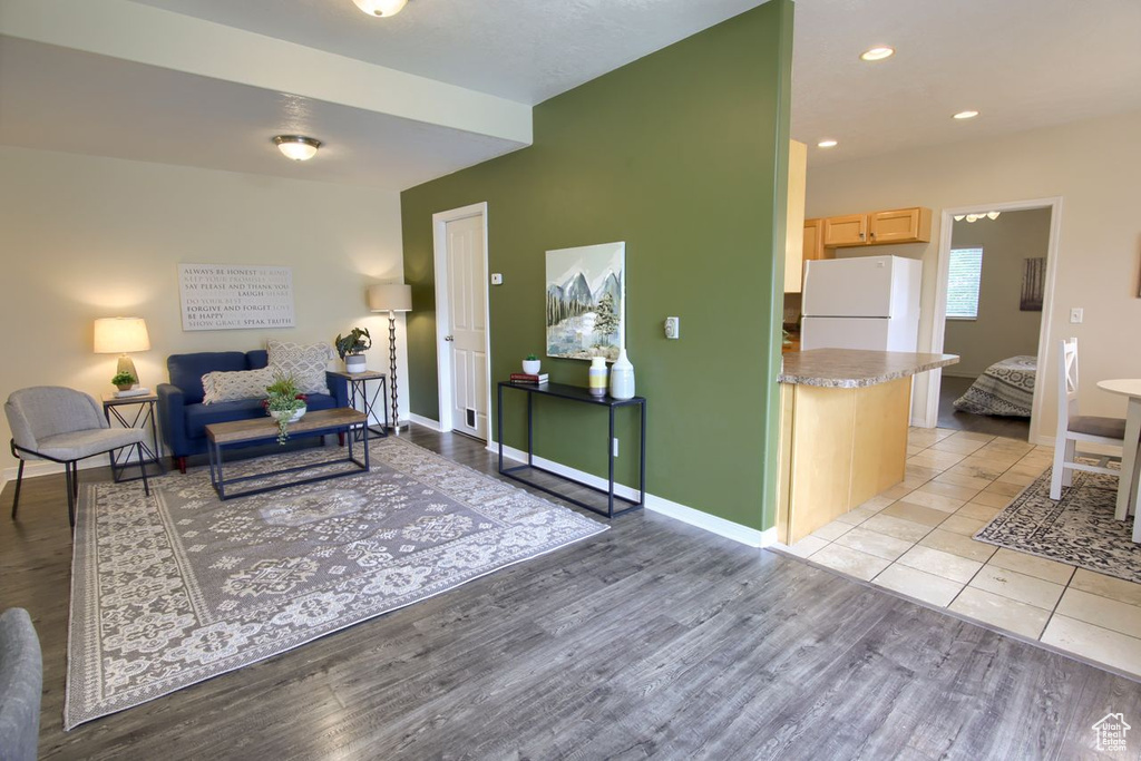 Living area featuring light wood-style flooring, baseboards, and recessed lighting