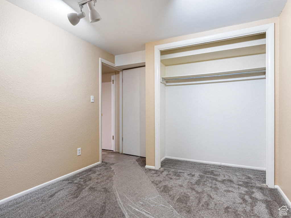 Unfurnished bedroom featuring carpet floors, a ceiling fan, and baseboards
