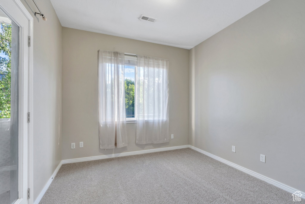 Carpeted empty room with baseboards