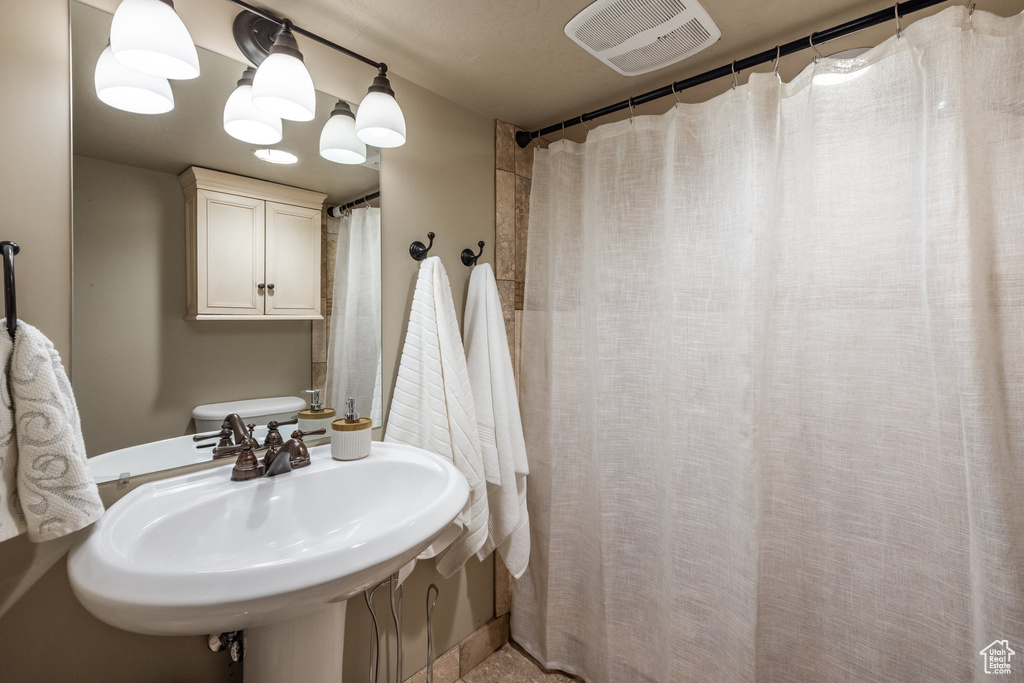 Bathroom with a sink