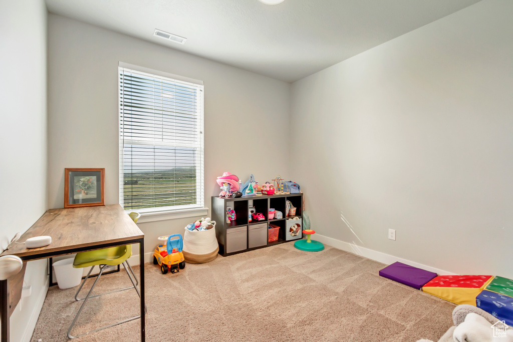 Recreation room featuring carpet flooring and baseboards