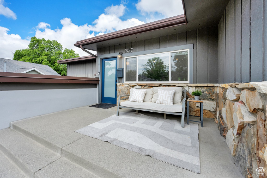 View of patio / terrace featuring outdoor lounge area