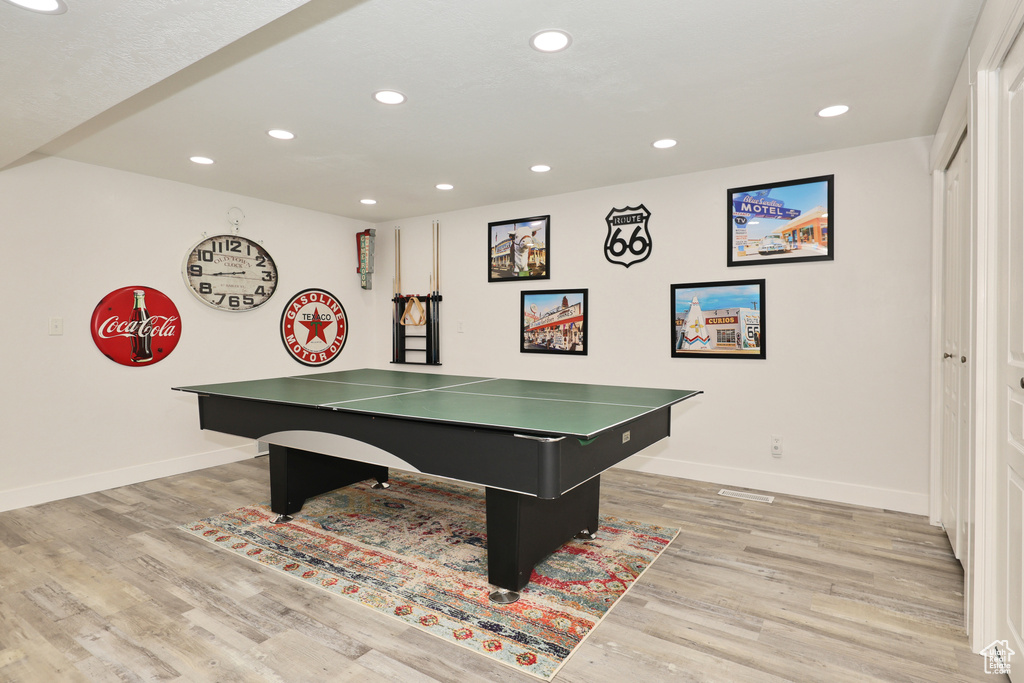 Recreation room with recessed lighting, light wood-style flooring, and baseboards