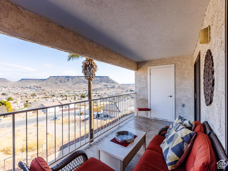 Balcony with a mountain view and an outdoor hangout area