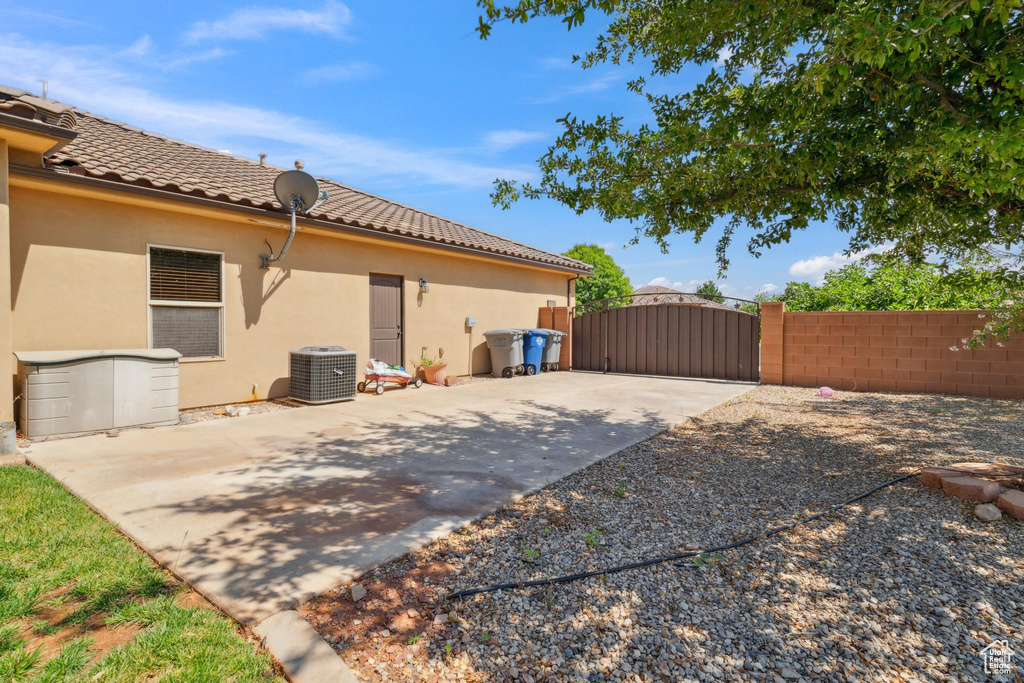 View of yard featuring a gate and cooling unit
