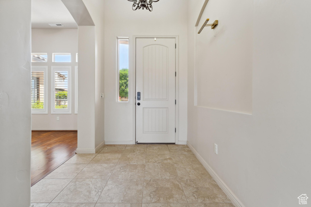 Foyer entrance featuring arched walkways and baseboards