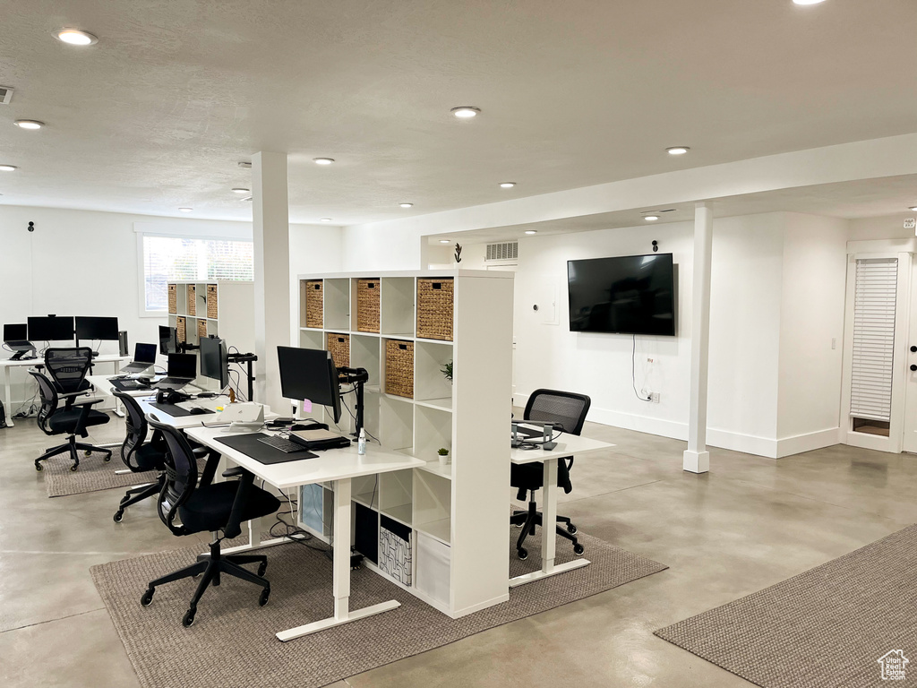 Home office featuring concrete flooring, recessed lighting, and baseboards