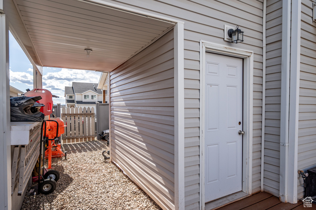 Entrance to property with fence