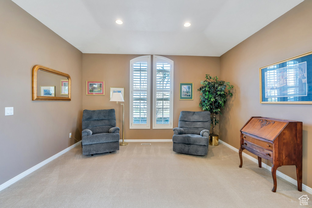 Living area with baseboards, carpet, and recessed lighting