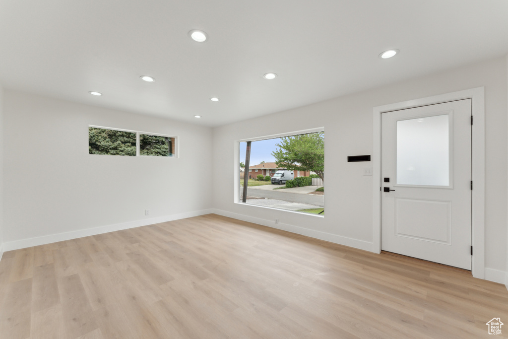 Spare room with light wood-type flooring, recessed lighting, and baseboards