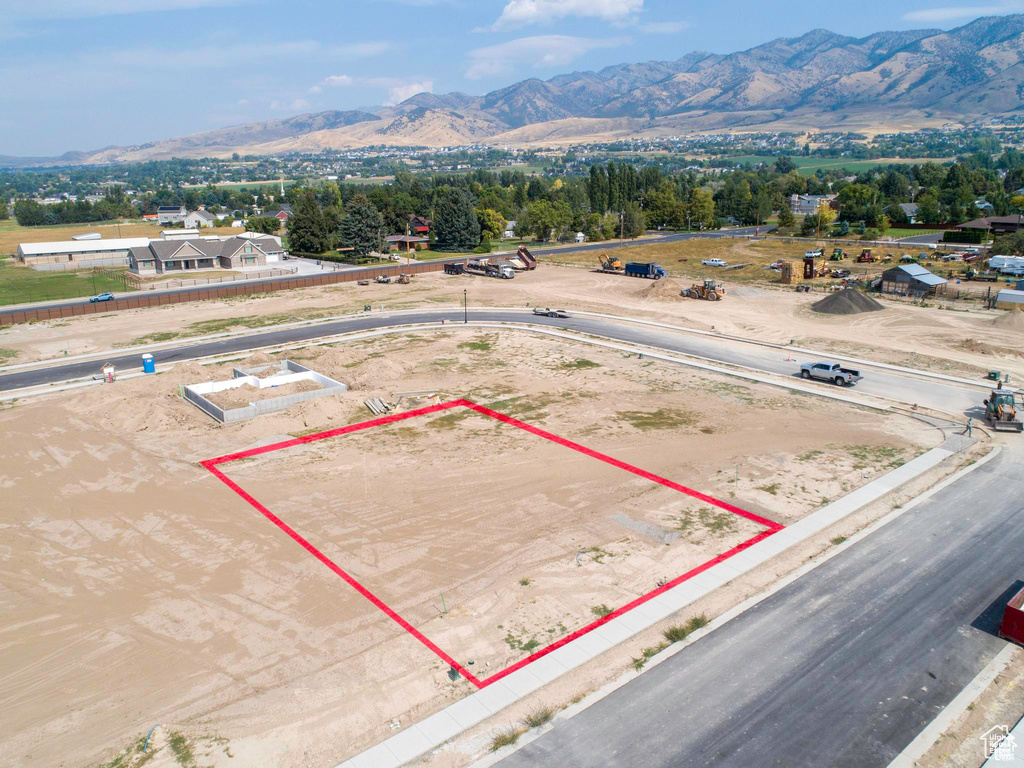 Aerial overview of property's location with property boundaries highlighted and mountains