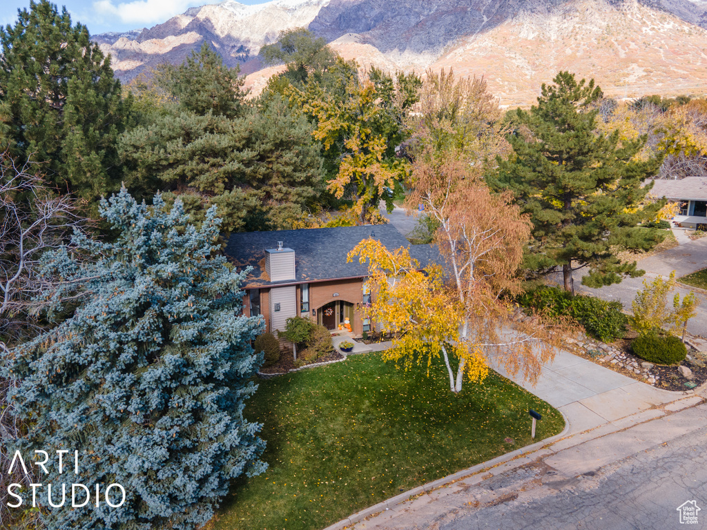 Aerial view of property and surrounding area with mountains