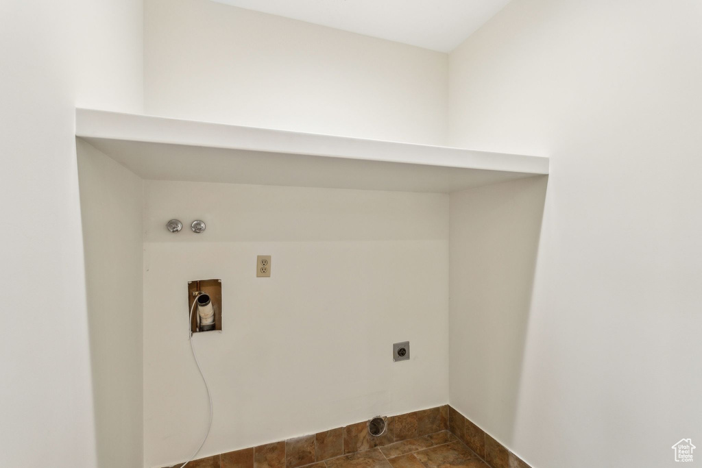 Clothes washing area with hookup for a washing machine, gas dryer hookup, and electric dryer hookup
