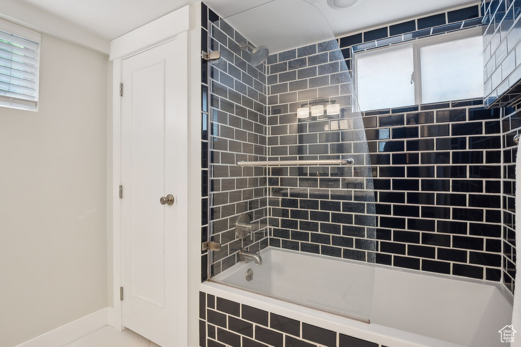Full bathroom with tiled shower / bath and baseboards