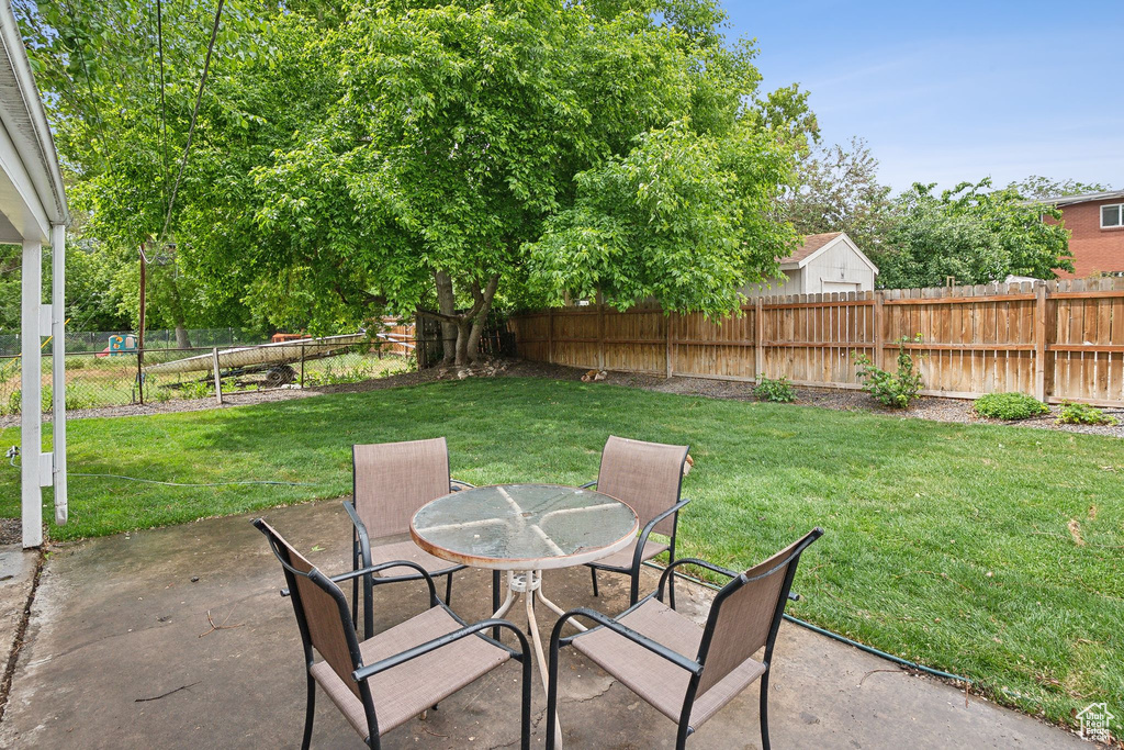 View of patio / terrace featuring outdoor dining area
