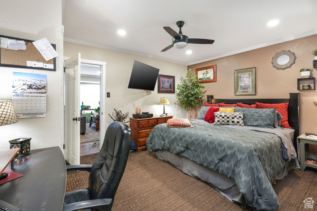 Bedroom featuring carpet floors, crown molding, recessed lighting, a desk, and a ceiling fan