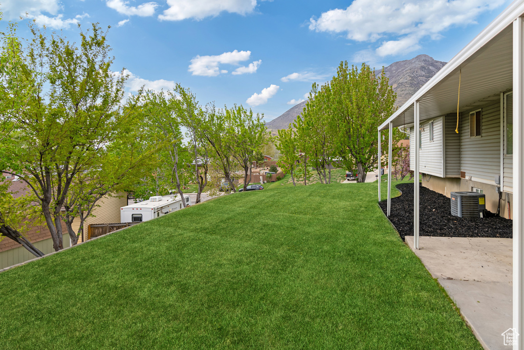 View of yard featuring a mountain view