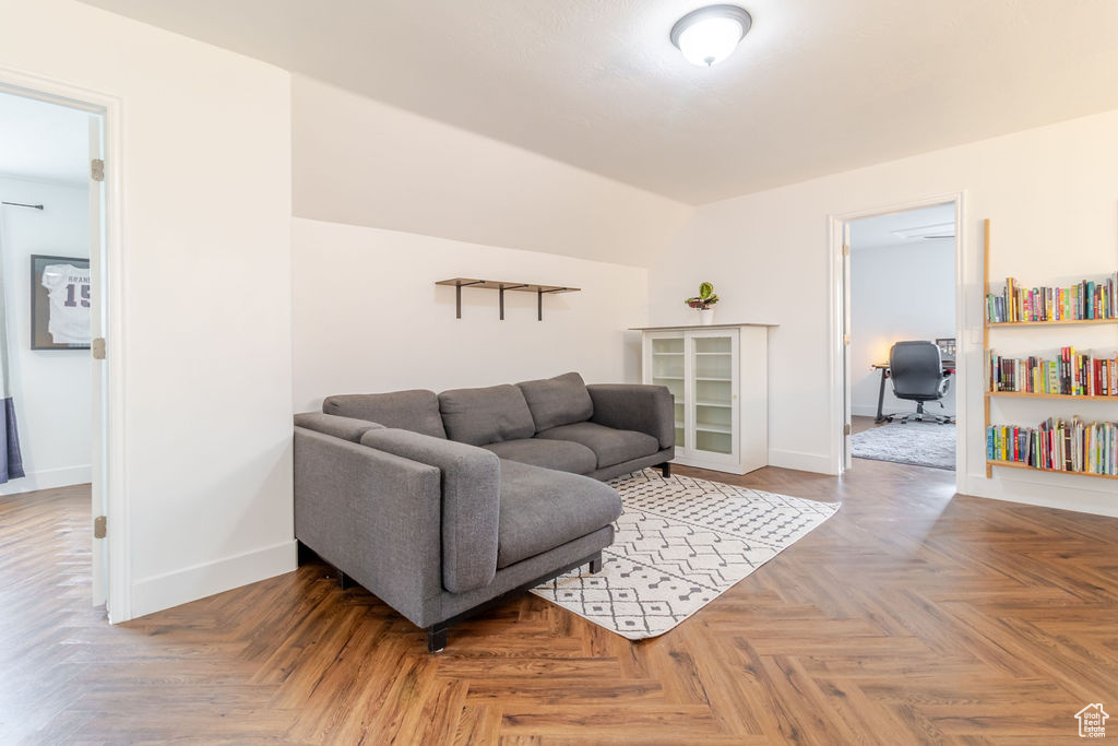 Living area with baseboards and an office area