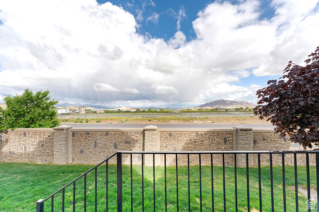 View of yard featuring a mountain view